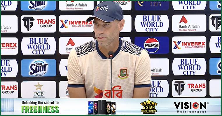 পাকিস্তানে ঘাসের উইকেট, হেম্পের কাছে ‘অচেনা’